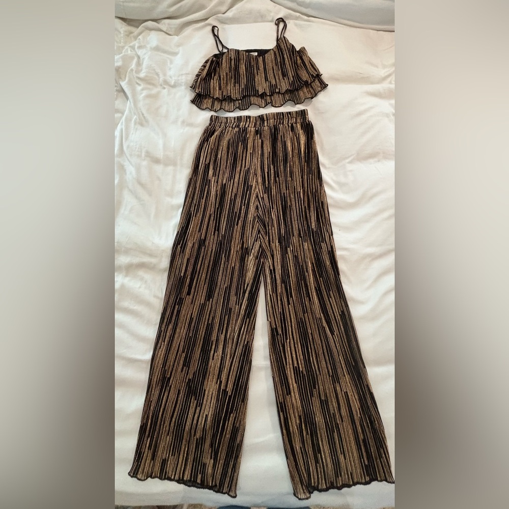 En Crème Metallic Black Gold Two Piece Set Size